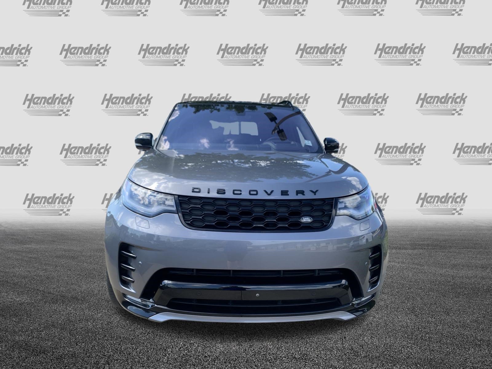 Used 2022 Land Rover Discovery HSE R-Dynamic AWD/4WD image 3