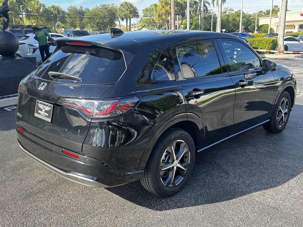 Used 2025 Honda HR-V EX-L image 2