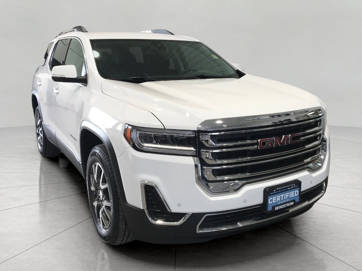 Certified 2023 GMC Acadia SLE w/ Driver Convenience Package image 1