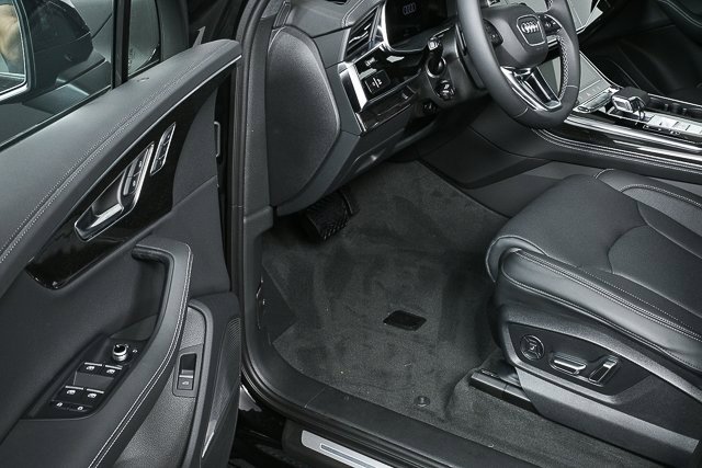 New 2025 Audi Q7 3.0T Prestige image 8