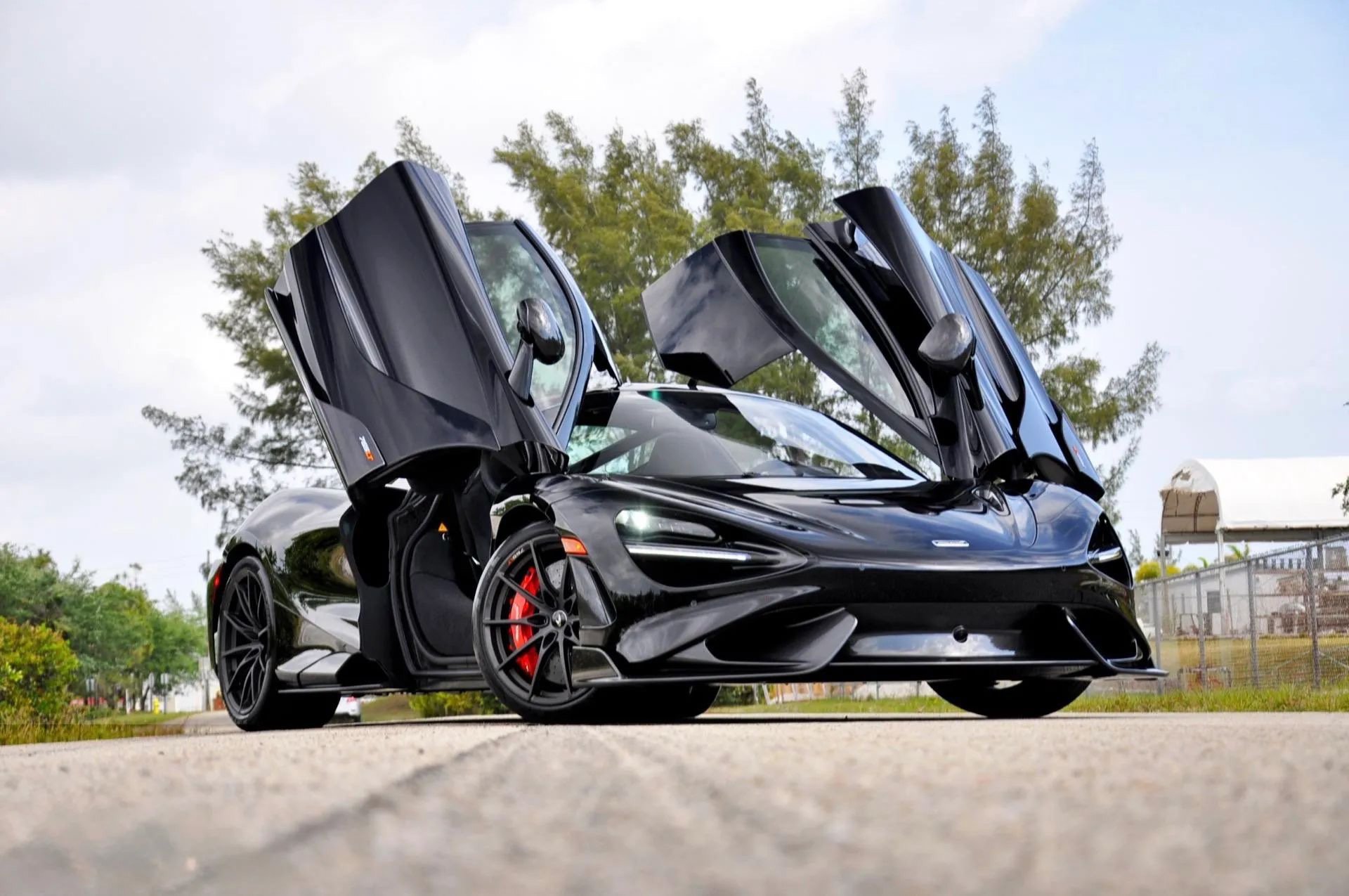 Used 2021 McLaren 765LT RWD image 1