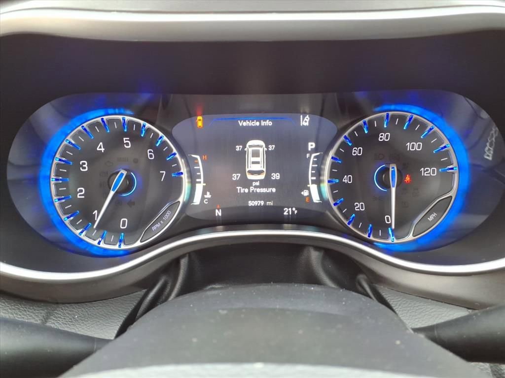 Used 2024 Chrysler Pacifica Touring-L FWD image 17