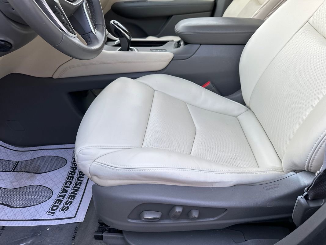 Used 2018 Cadillac XT5 Luxury w/ Driver Awareness Package image 32