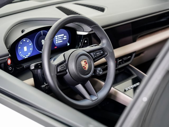 Certified 2025 Porsche Macan Electric image 9