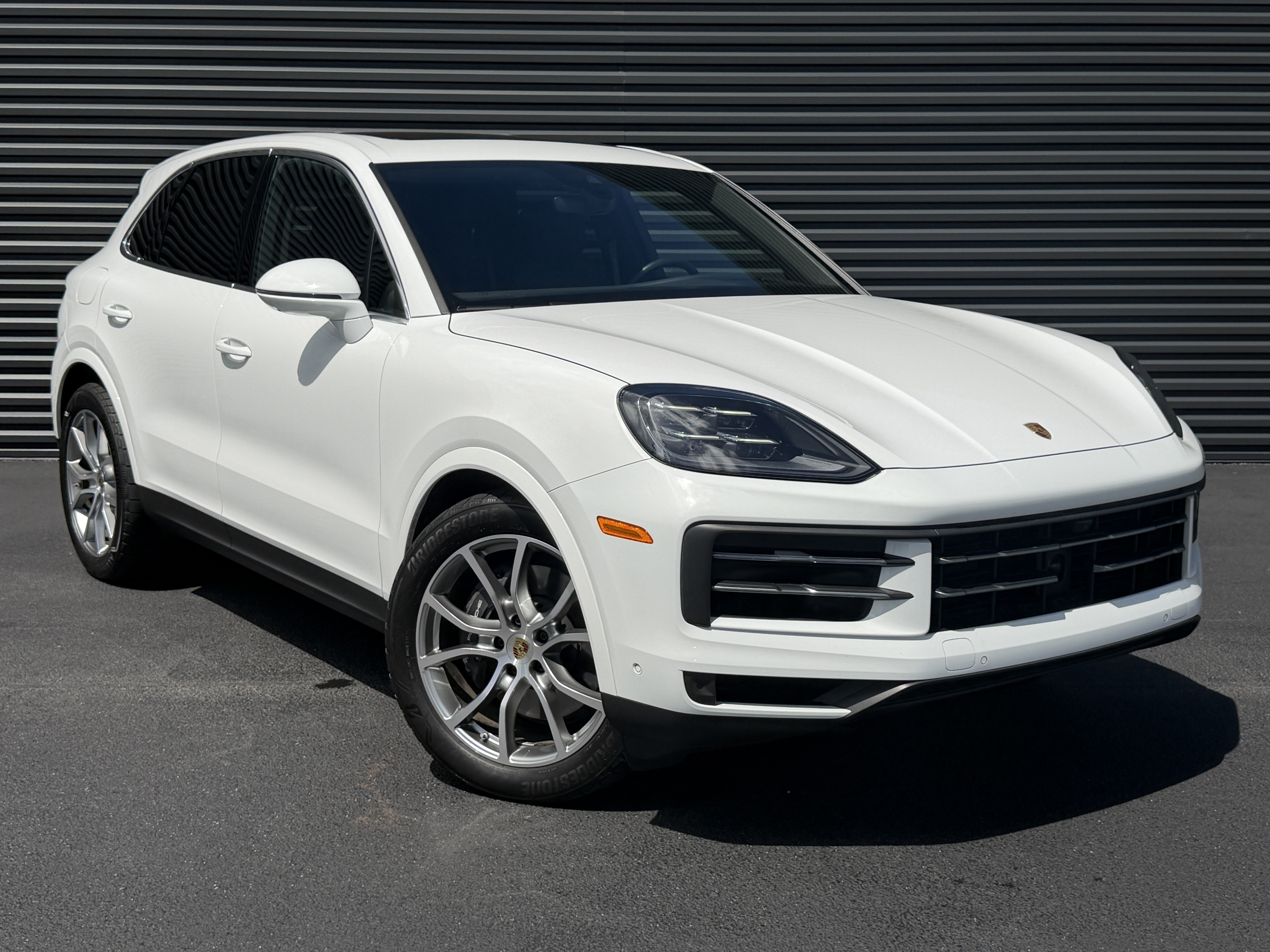 Used 2024 Porsche Cayenne AWD/4WD image 7