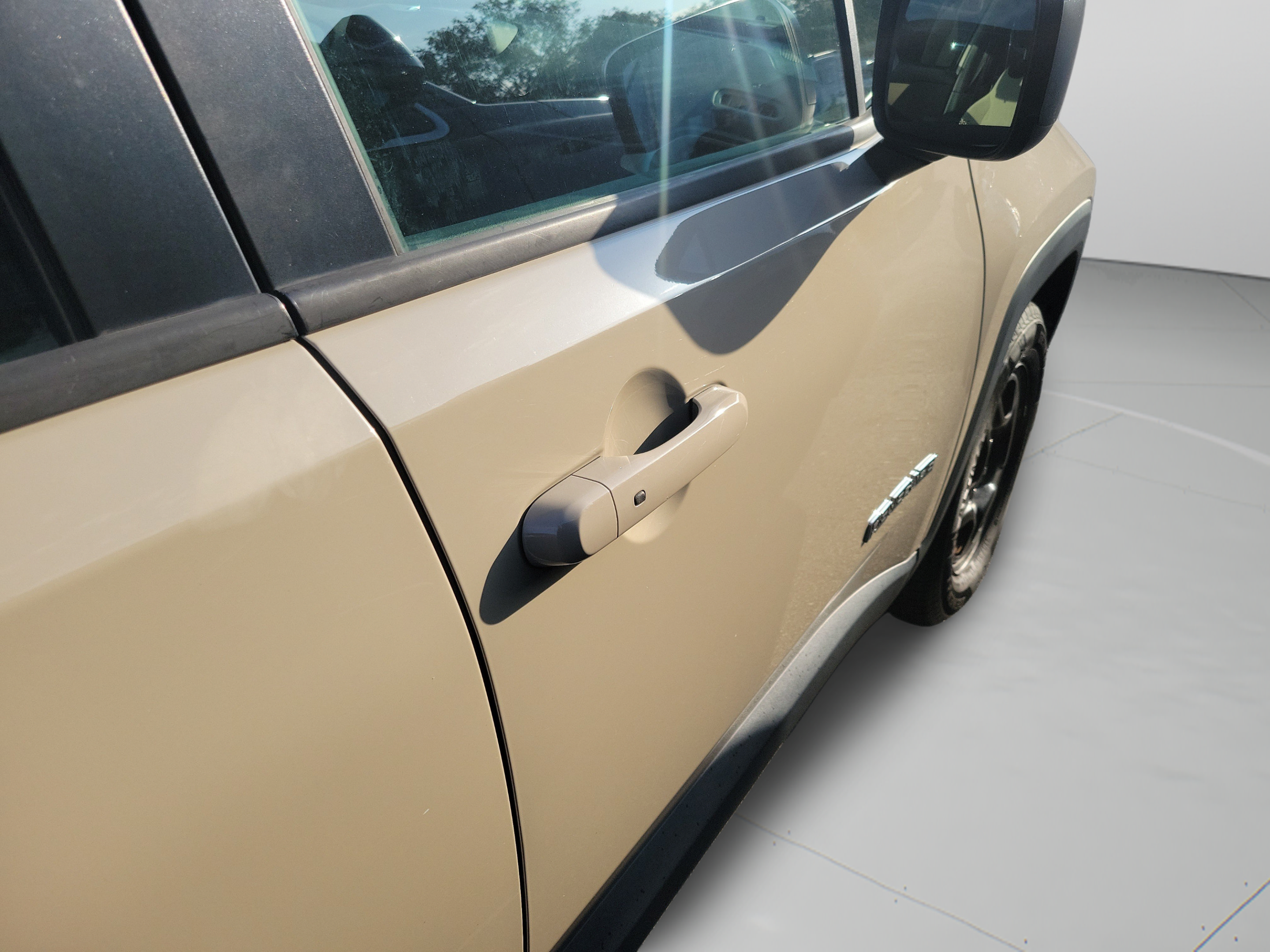 Used 2016 Jeep Renegade Sport w/ Power & Air Group FWD image 17