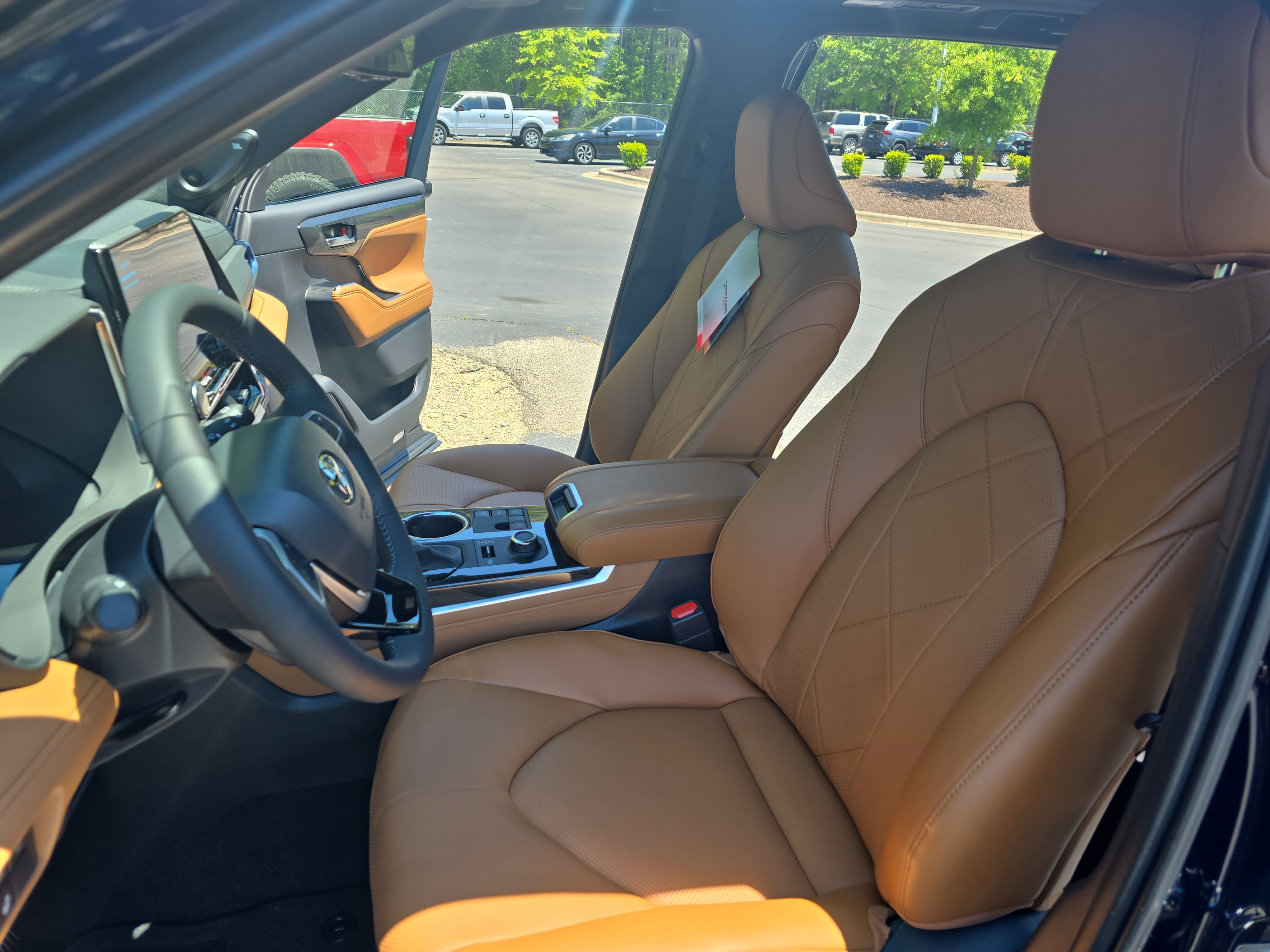 New 2026 Toyota Highlander Platinum AWD/4WD image 16