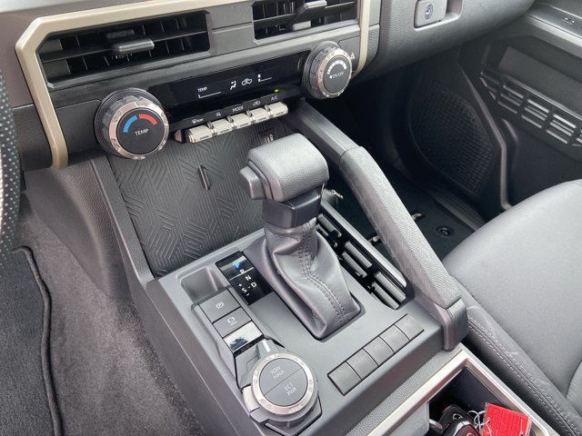 Used 2025 Toyota Tacoma SR5 AWD/4WD image 39