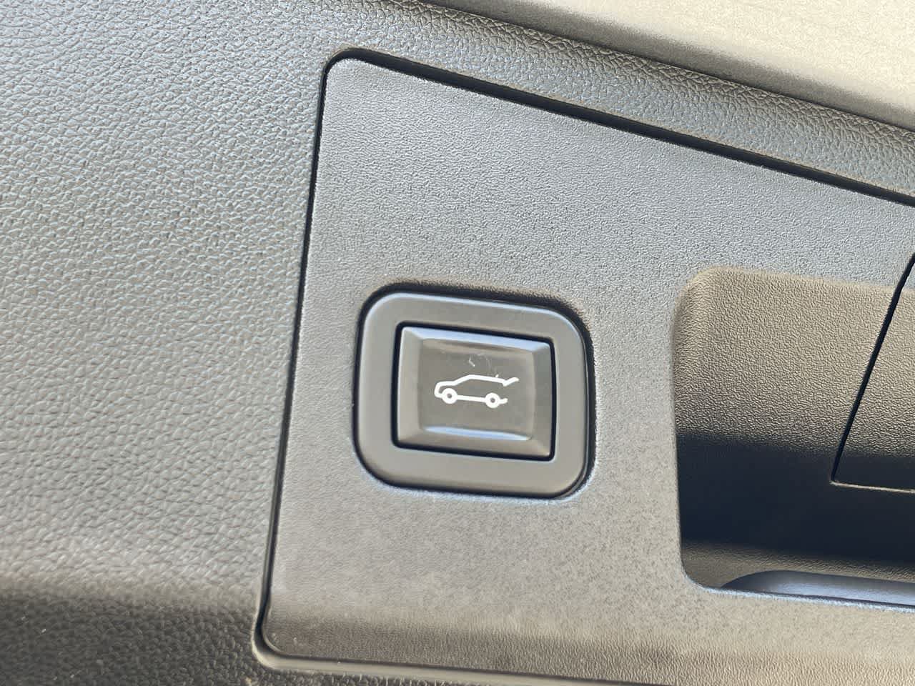 Certified 2024 Cadillac XT4 Premium Luxury AWD/4WD image 18
