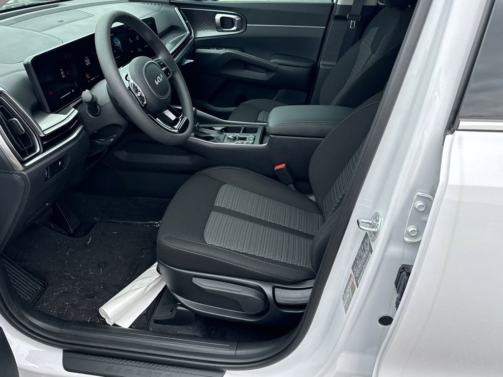 New 2025 Kia Sorento LX image 9