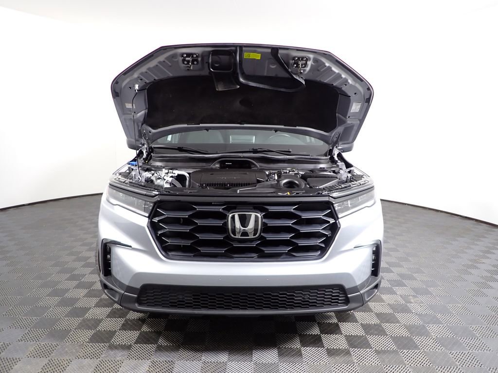 Used 2025 Honda Pilot Sport image 8