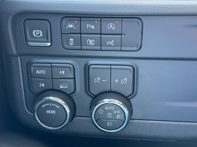 Certified 2026 Chevrolet Suburban LT w/ Comfort Package AWD/4WD image 21