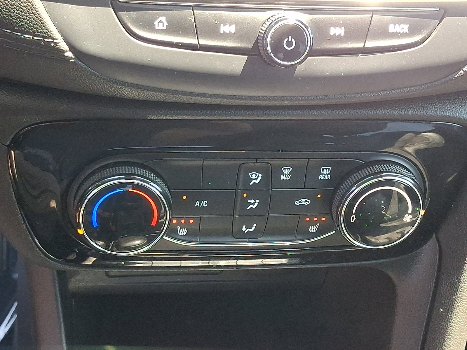 Used 2020 Buick Encore GX Preferred w/ Cold Weather Comfort Package FWD image 15