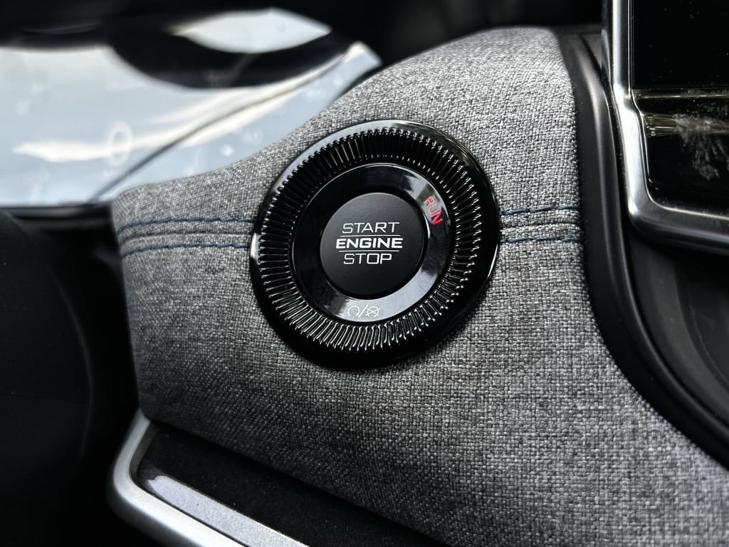 Used 2024 Jeep Compass Latitude AWD/4WD image 25