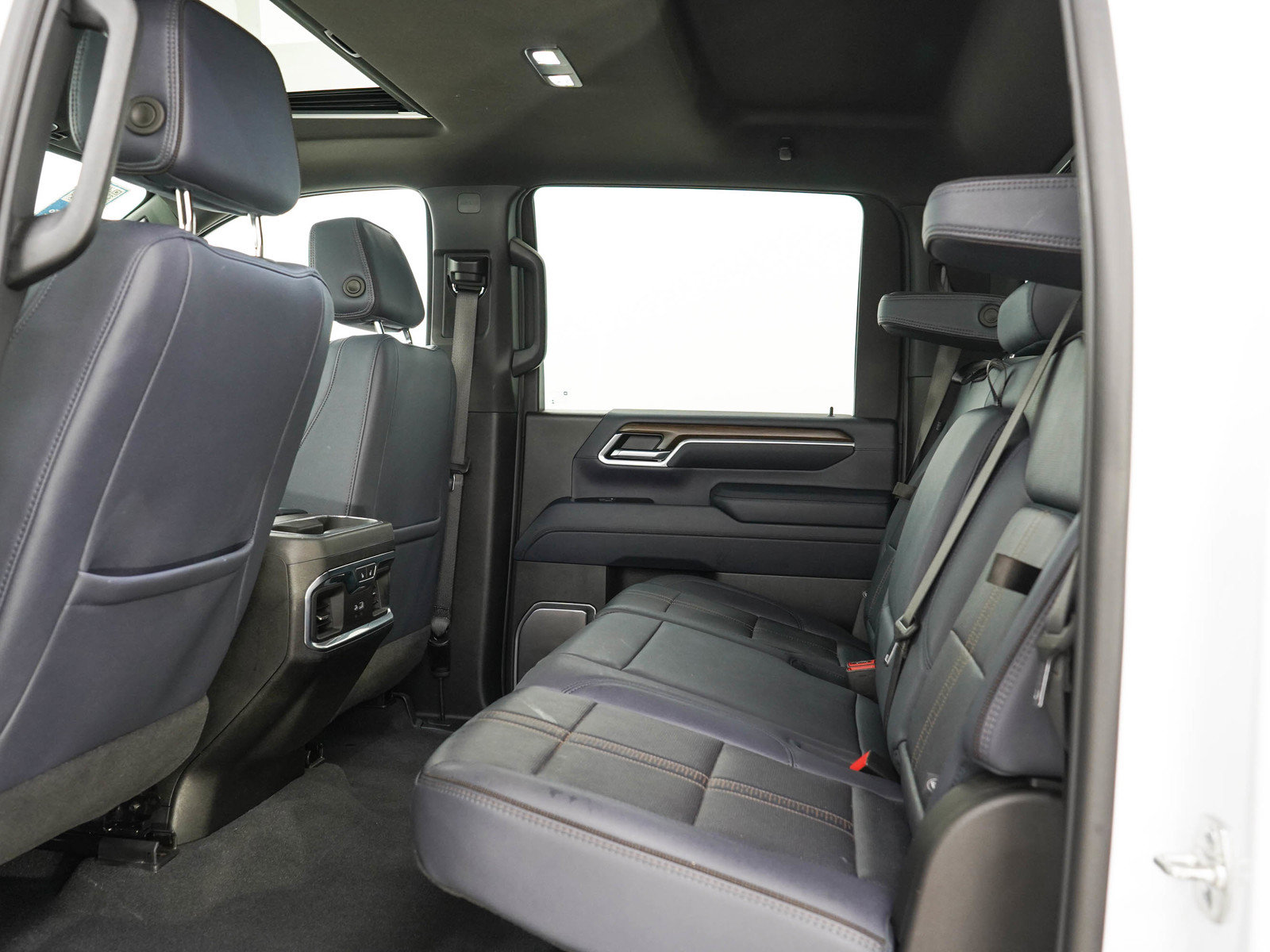 Used 2025 Chevrolet Silverado 2500 High Country w/ High Country Premium Package AWD/4WD image 15