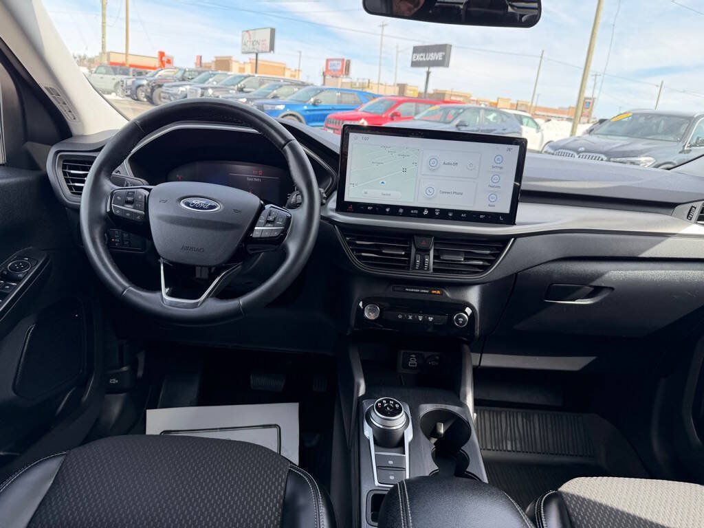 Used 2024 Ford Escape SE w/ Class II Trailer Tow Package FWD image 38