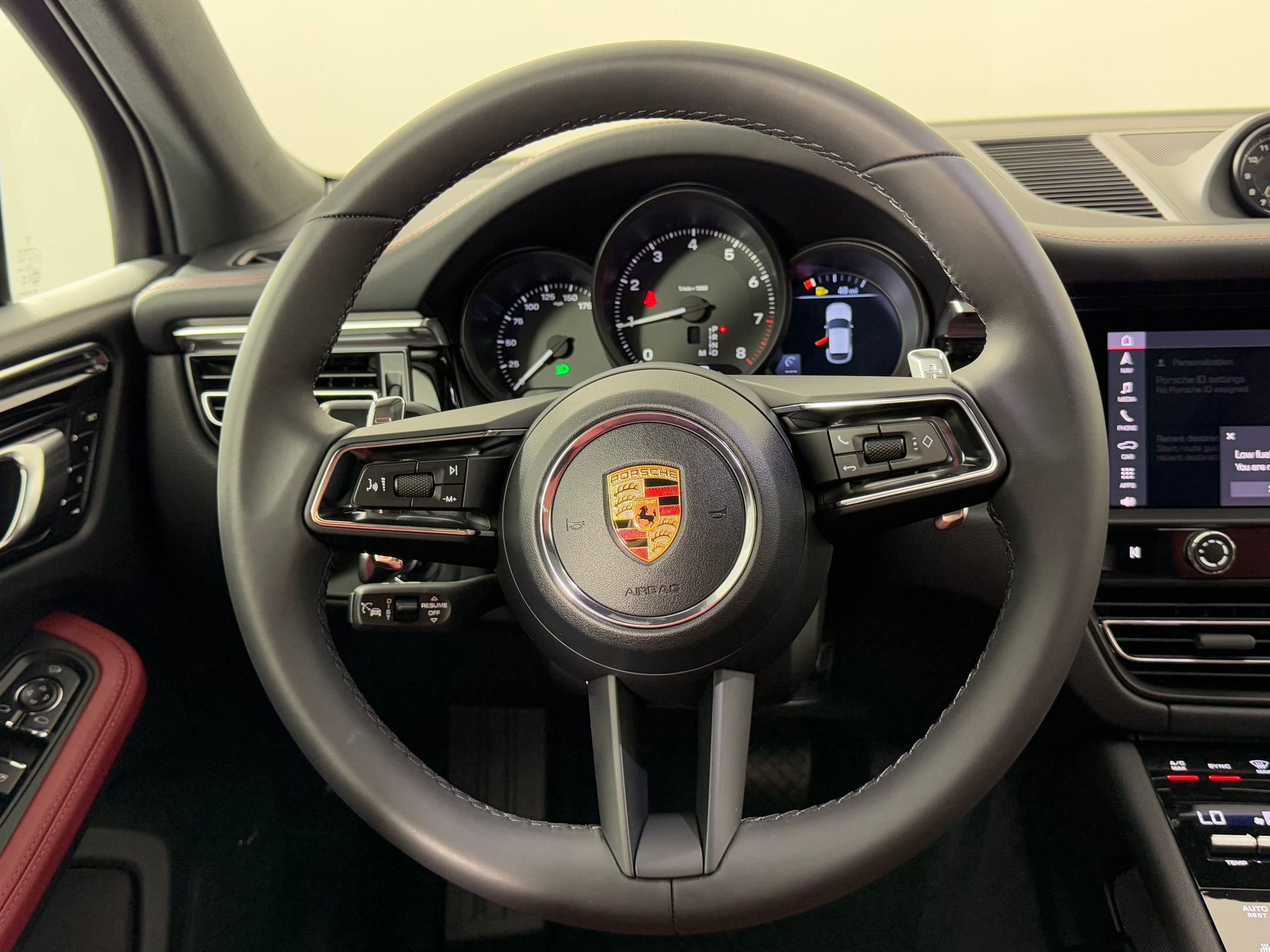 Certified 2026 Porsche Macan AWD/4WD image 19