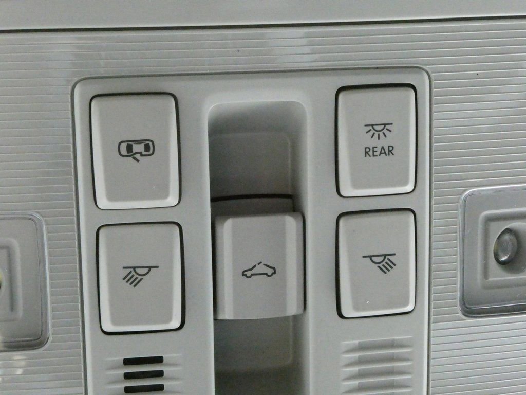 Certified 2025 Volkswagen Taos SE image 21