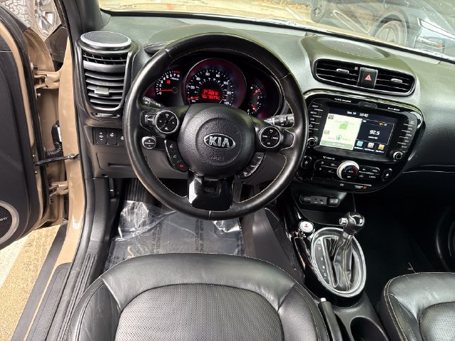 Used 2015 Kia Soul + w/ Primo Package FWD image 17