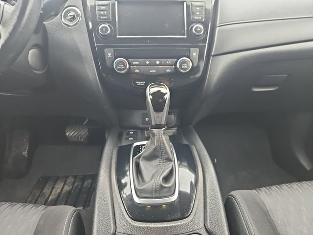 Used 2019 Nissan Rogue SV w/ Sun & Sound Touring Package image 11