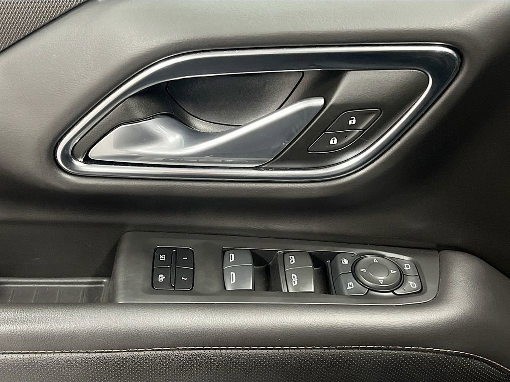 Used 2024 GMC Yukon XL AT4 w/ Technology Package image 18