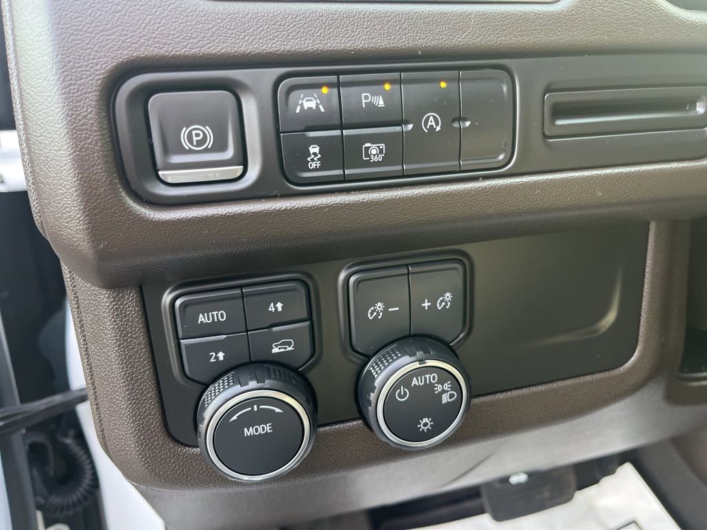 Used 2023 Chevrolet Tahoe LT w/ LT Signature Plus Package image 23