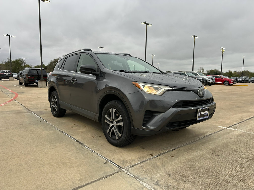 Used 2017 Toyota RAV4 LE image 3