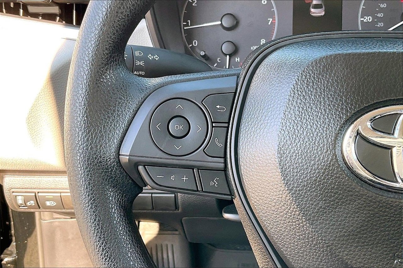 Used 2025 Toyota Corolla LE image 27