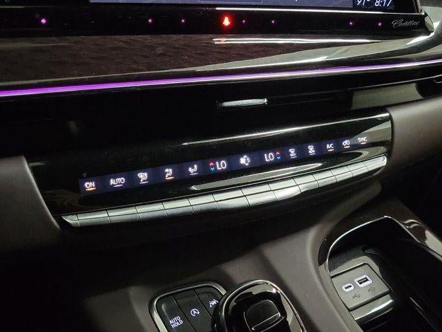 Certified 2024 Cadillac Escalade ESV Premium Luxury Platinum w/ Heavy-Duty Trailer Package AWD/4WD image 28