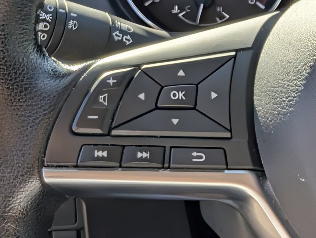 Used 2022 Nissan Rogue Sport SV FWD image 23