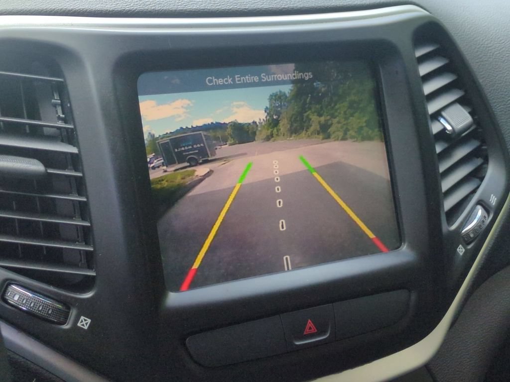 Used 2016 Jeep Cherokee Trailhawk AWD/4WD image 21