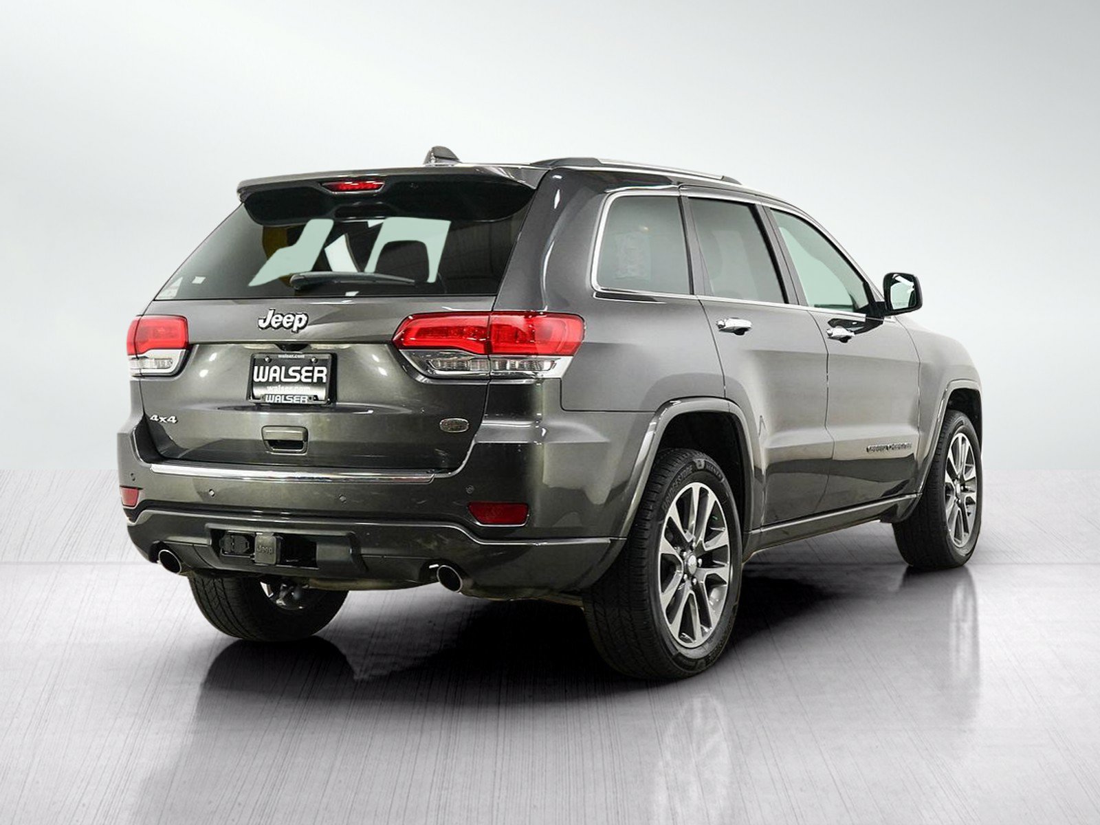Used 2017 Jeep Grand Cherokee Overland AWD/4WD image 5
