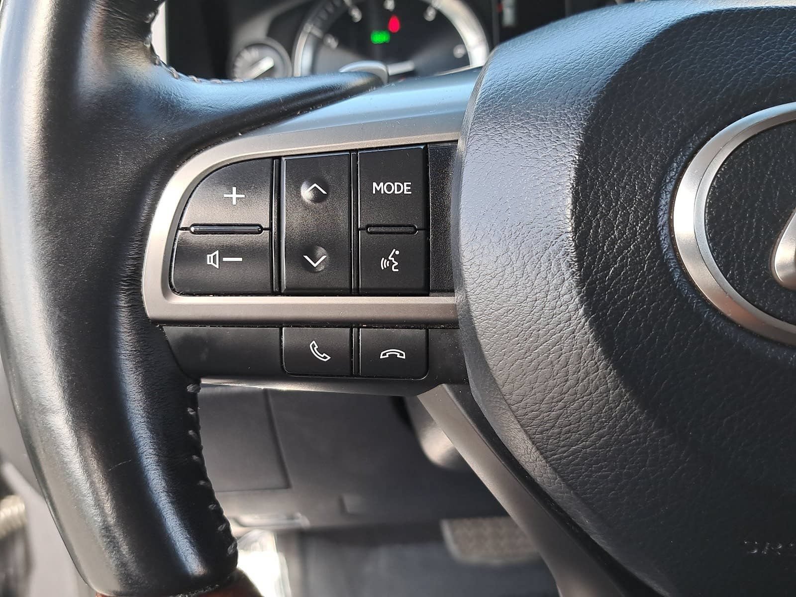 Used 2019 Lexus LX 570 4WD w/ Luxury Package image 19
