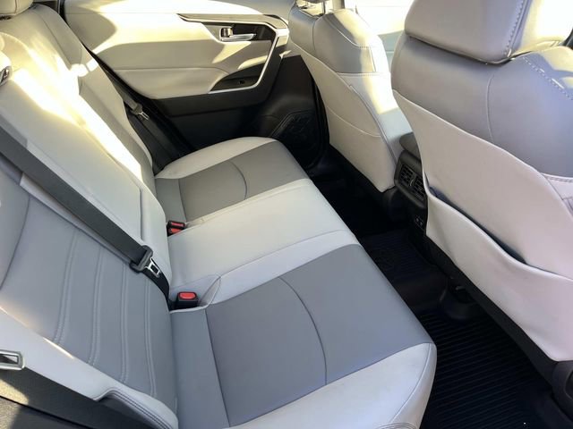 Used 2020 Toyota RAV4 XLE Premium image 21