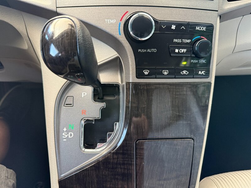 Used 2013 Toyota Venza LE FWD image 30