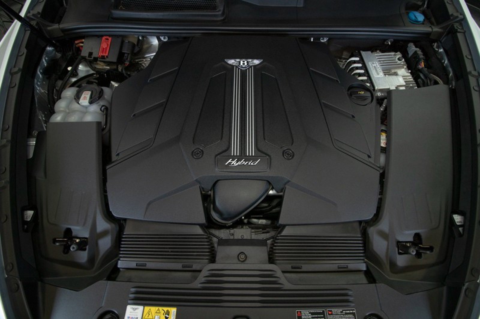 Used 2023 Bentley Bentayga Plug-In Hybrid image 69