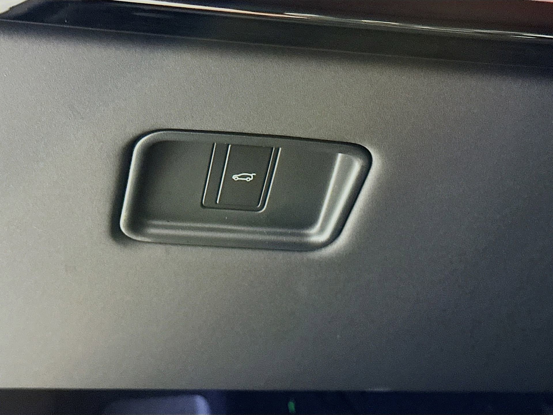 Used 2025 Land Rover Range Rover Sport Dynamic SE image 11