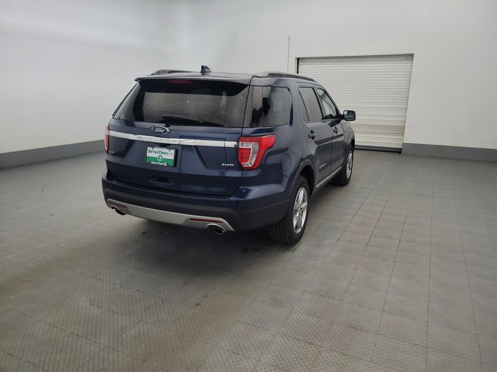 Used 2017 Ford Explorer XLT w/ Equipment Group 202A AWD/4WD image 9