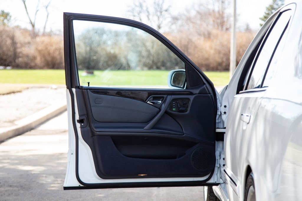 Used 2000 Mercedes-Benz E 55 AMG Sedan image 26