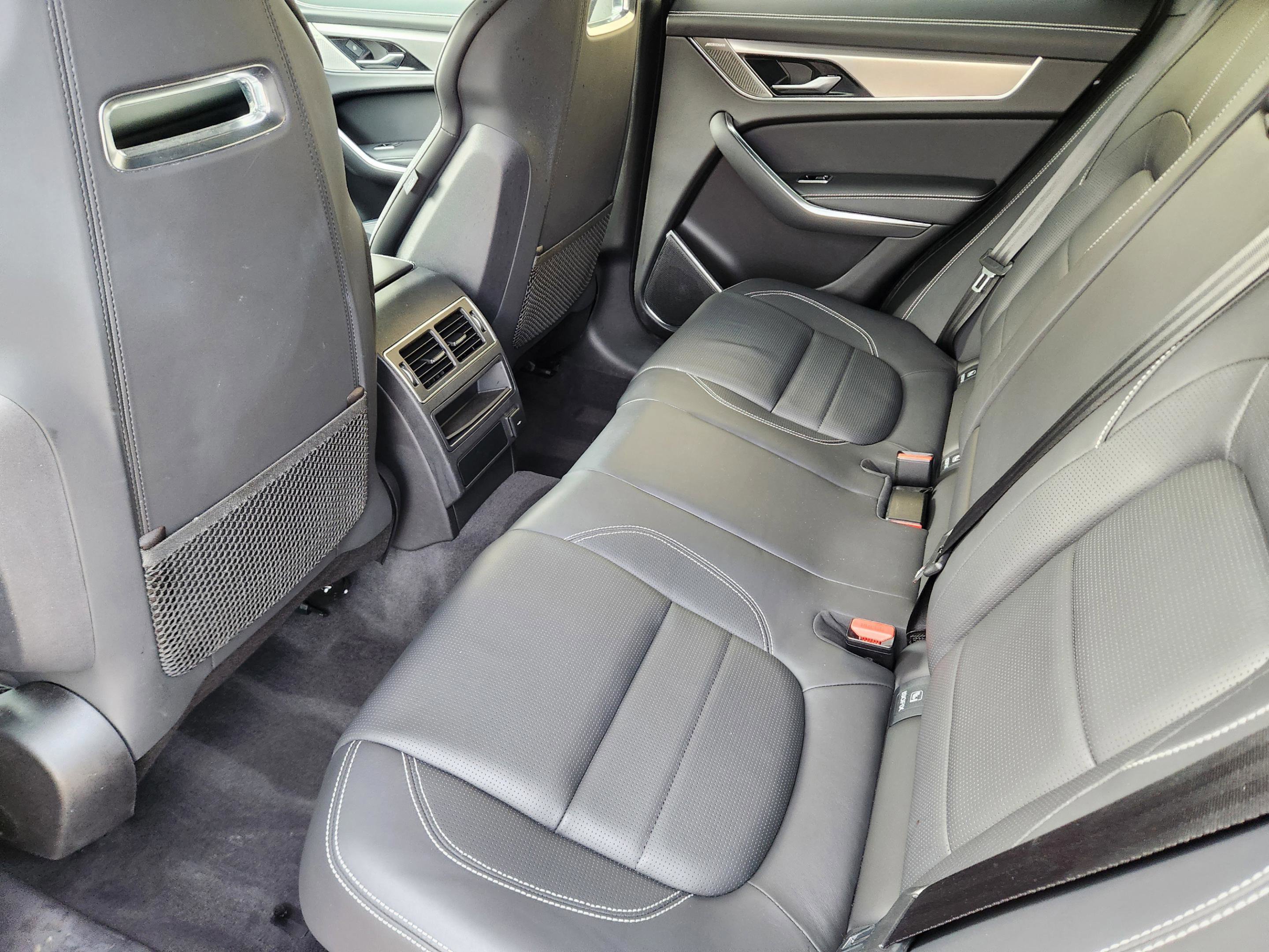 Certified 2023 Jaguar F-PACE R-Dynamic S AWD/4WD image 28