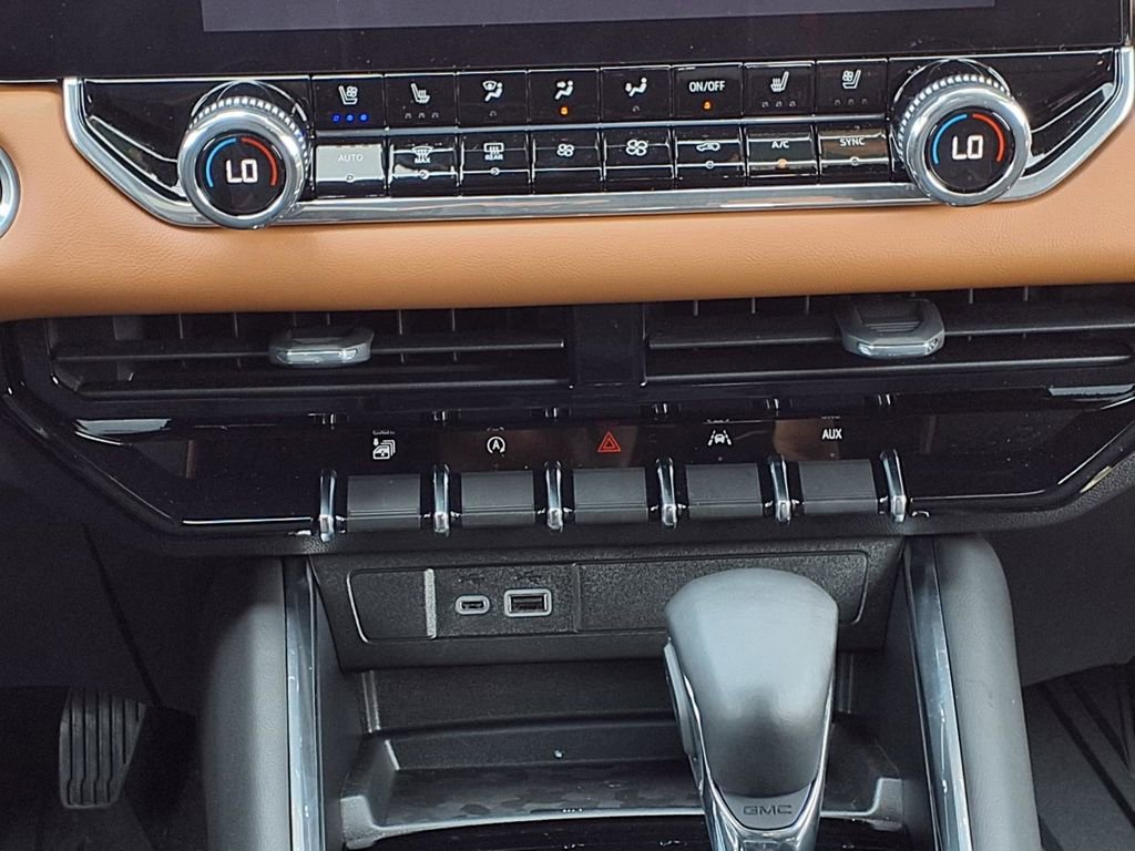 Used 2026 GMC Canyon AT4 w/ Technology Plus Package image 15