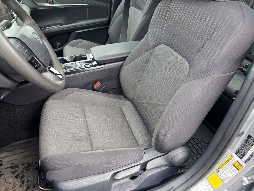 Used 2025 Toyota Camry LE FWD image 22