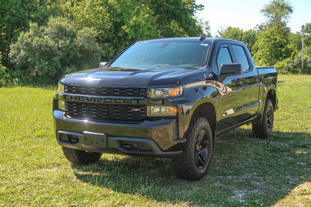 Used 2021 Chevrolet Silverado 1500 Custom Trail Boss w/ Midnight Edition AWD/4WD image 4