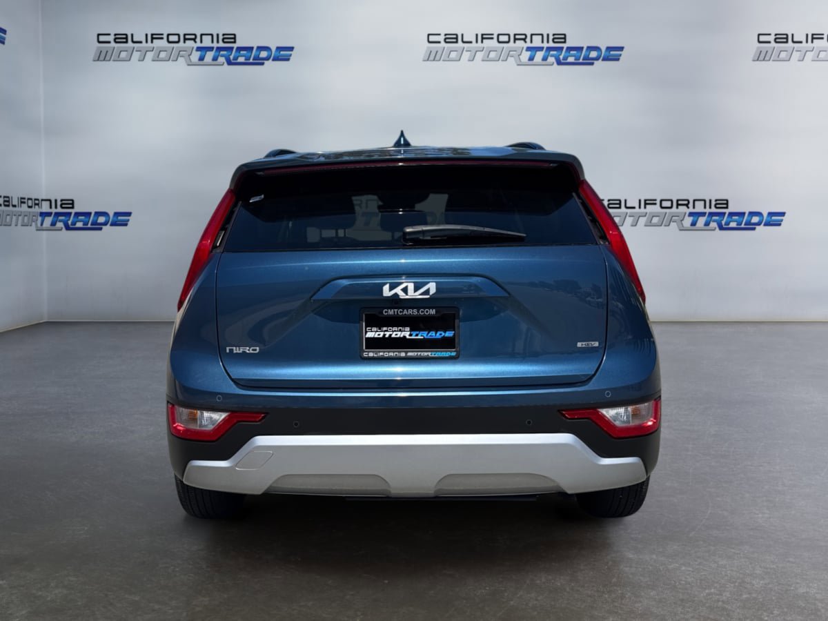 Used 2024 Kia Niro EX FWD image 6
