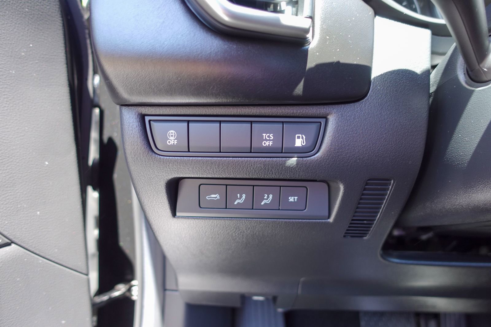 Certified 2025 MAZDA CX-50 AWD 2.5 Hybrid w/ Premium Pkg image 18