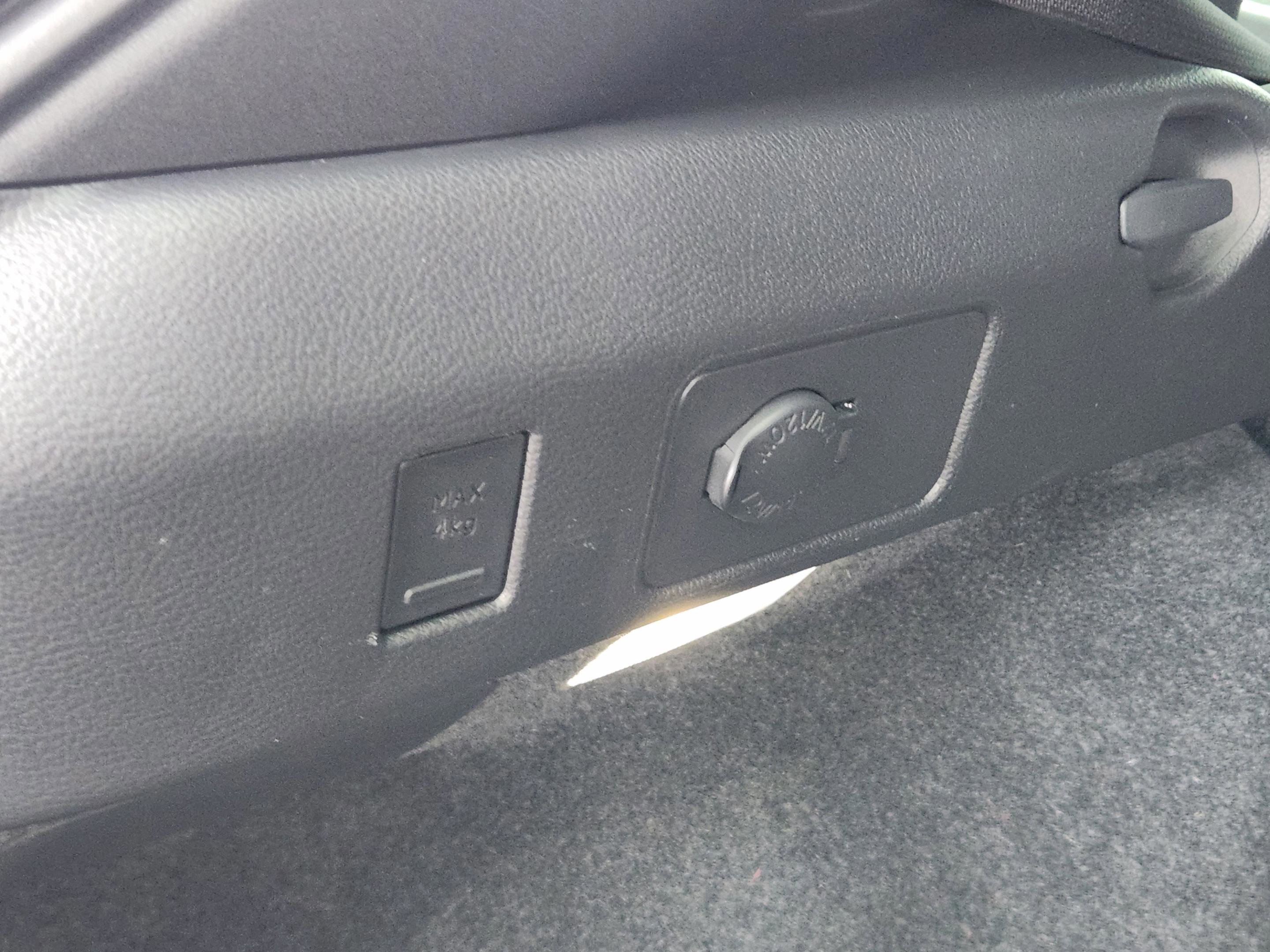Certified 2025 Lexus UX 300h FWD w/ Accessory Package (Z1) image 17