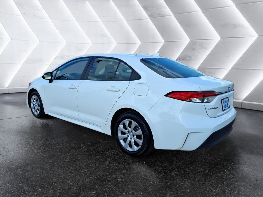 Used 2024 Toyota Corolla LE image 3