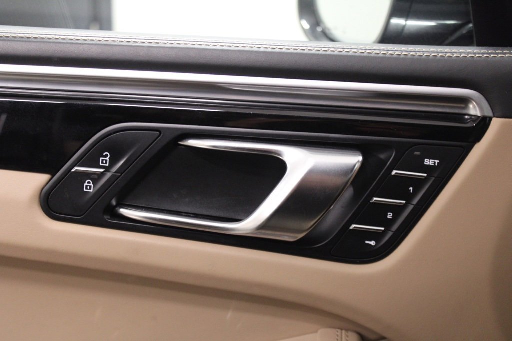 Certified 2022 Porsche Macan image 19