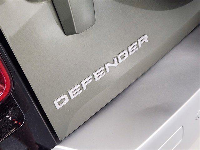 Used 2025 Land Rover Defender 110 S image 13
