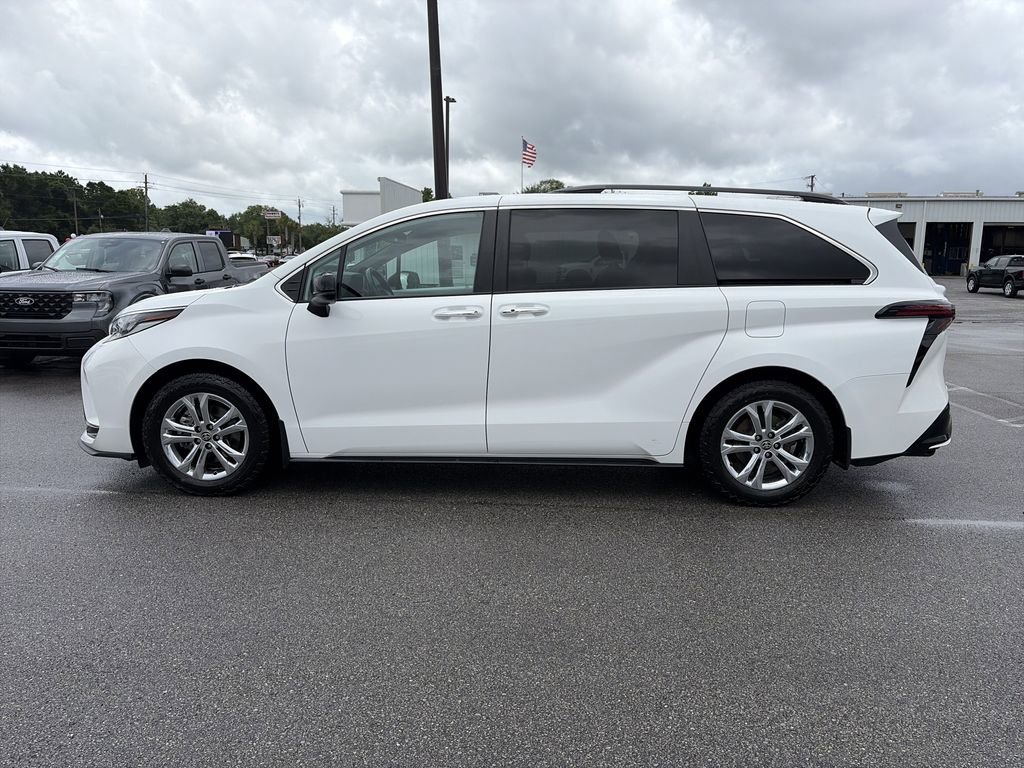 Used 2022 Toyota Sienna XSE w/ XSE Plus Package AWD/4WD image 4